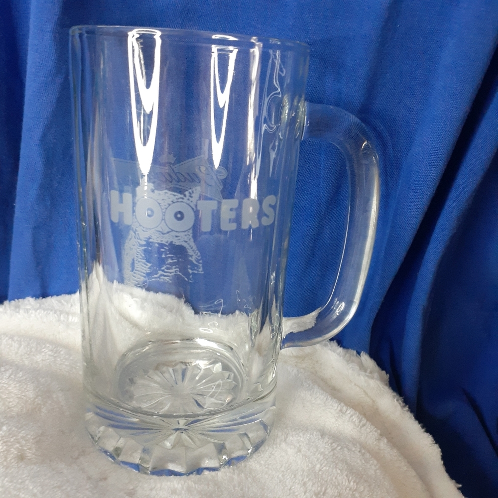 Hooters Glass Cleared Etched Logo with Budweiser Hooters Logo 12.50 🇨🇦shipping